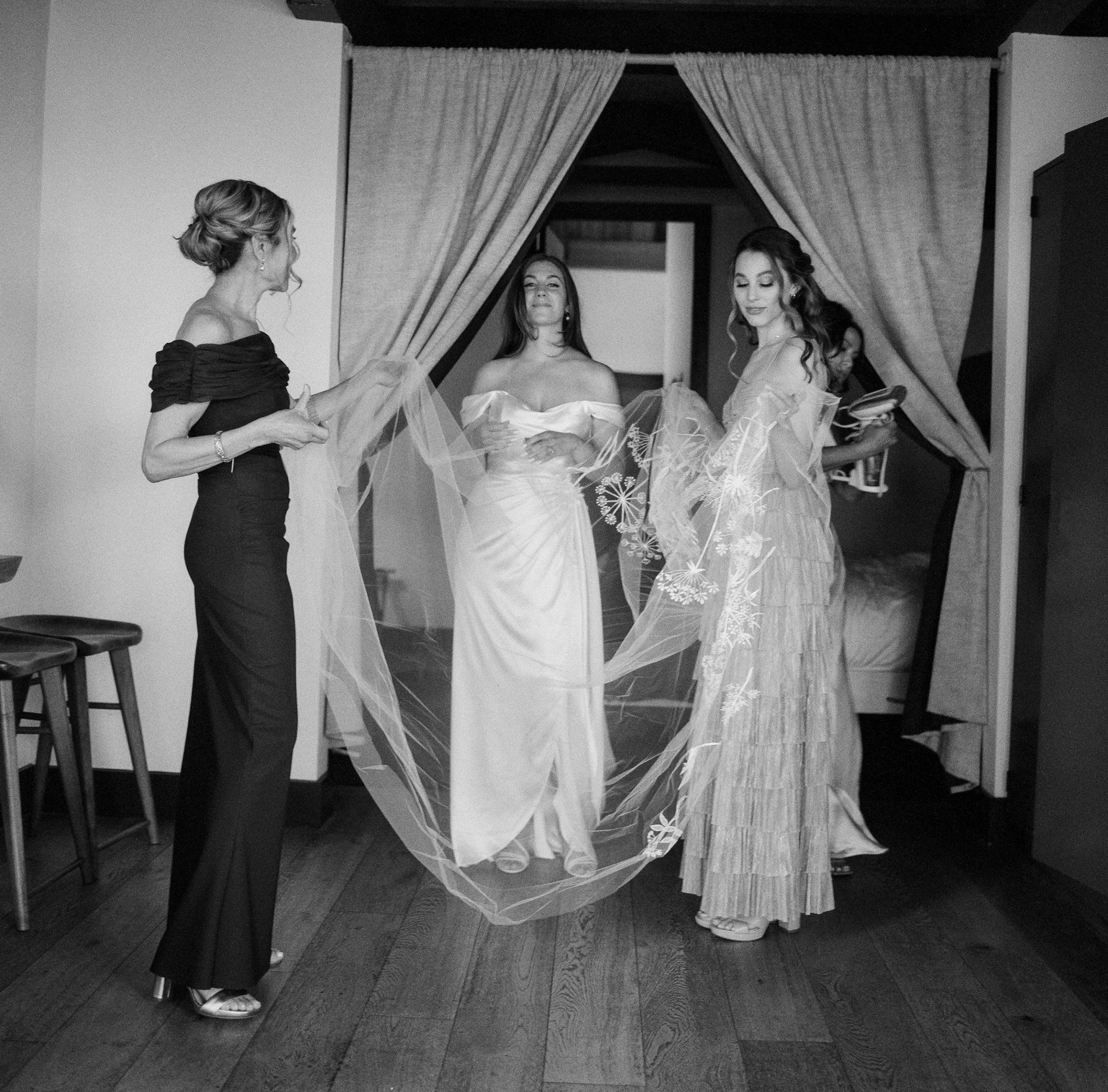 This IT Photographer Dishes What She Wishes Bridesmaids Would Do